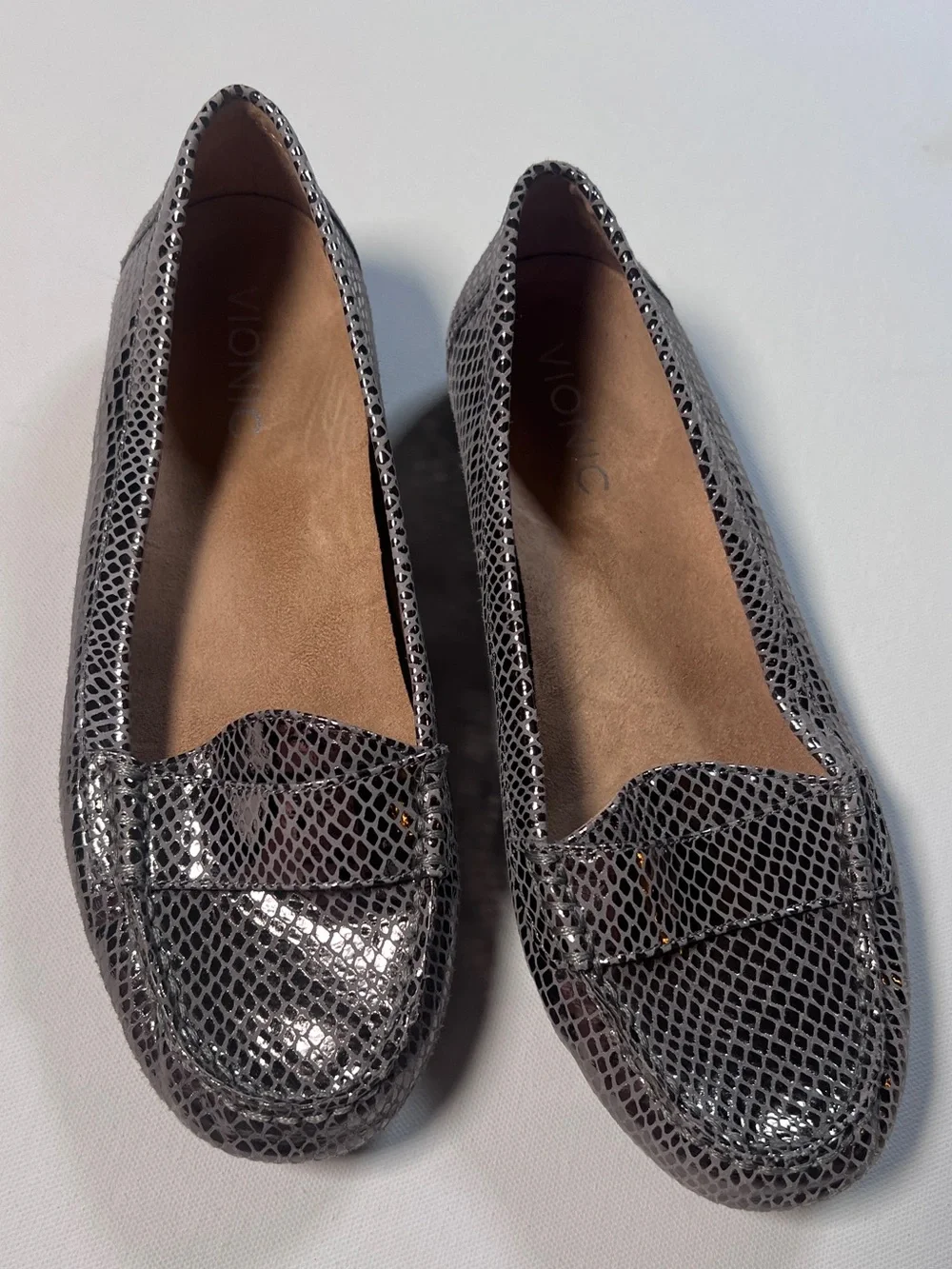 VIONIC Orthaheel Chill Larrun Leather Snake Embossed Loafer Gunmetal 6.5